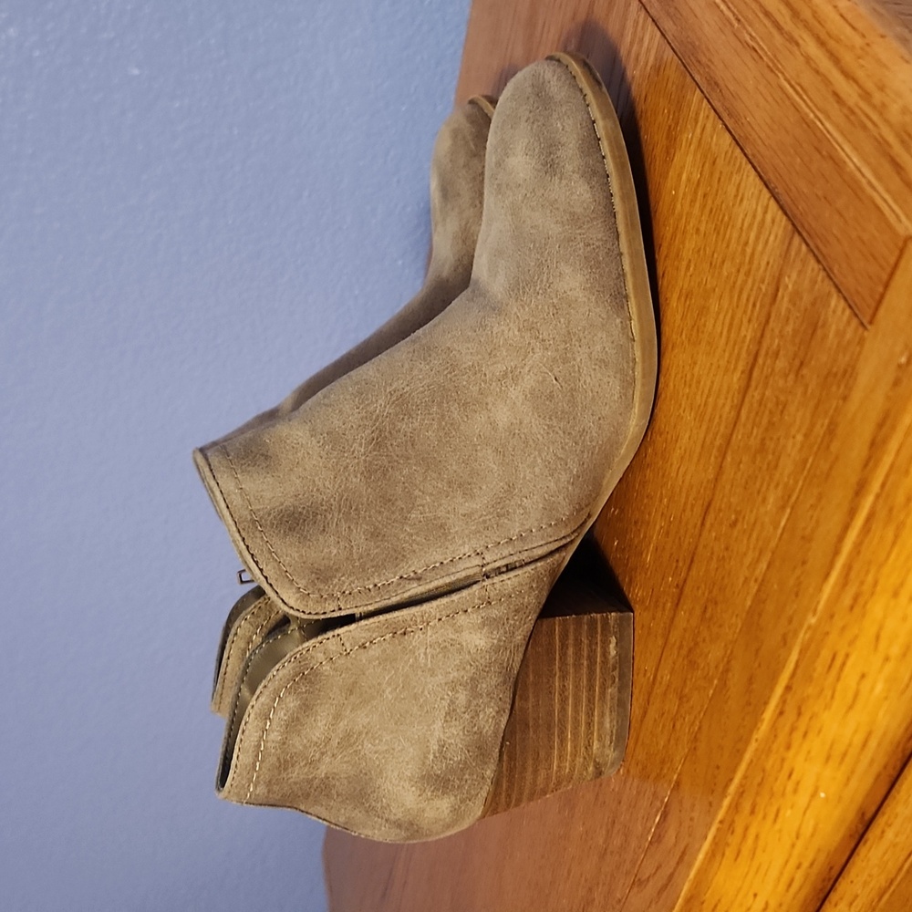 Short booties